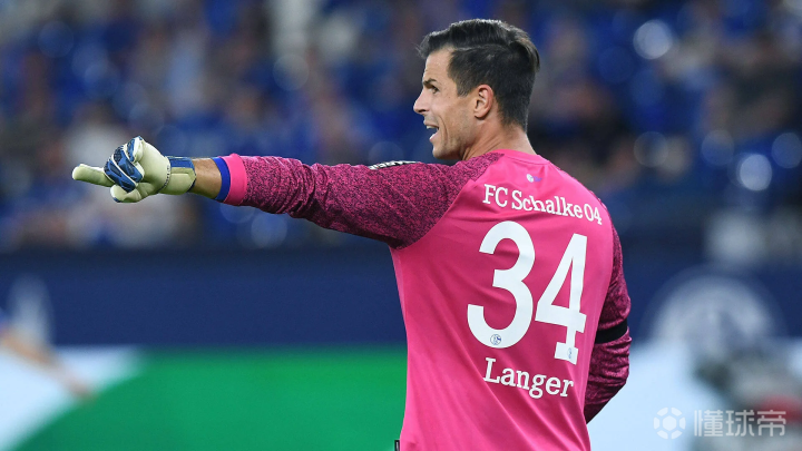 关于沙尔克防守薄弱,教练组加紧训练的信息 关于沙尔克防守薄弱,教练组加紧训练的信息