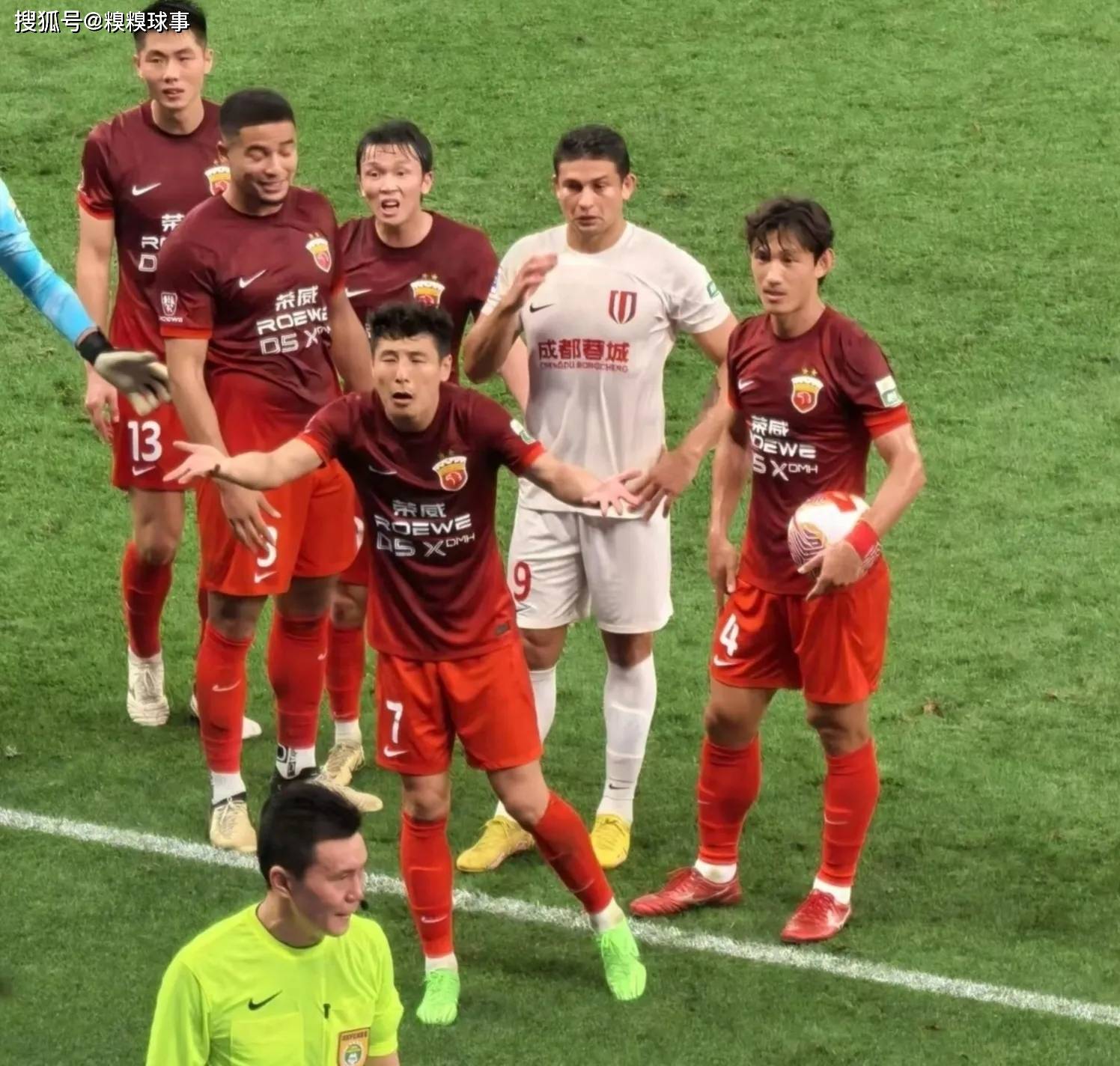 中超联赛球员技术出众,场面搜离精彩纷呈的简单介绍 中超联赛球员技术出众,场面搜离精彩纷呈的简单介绍