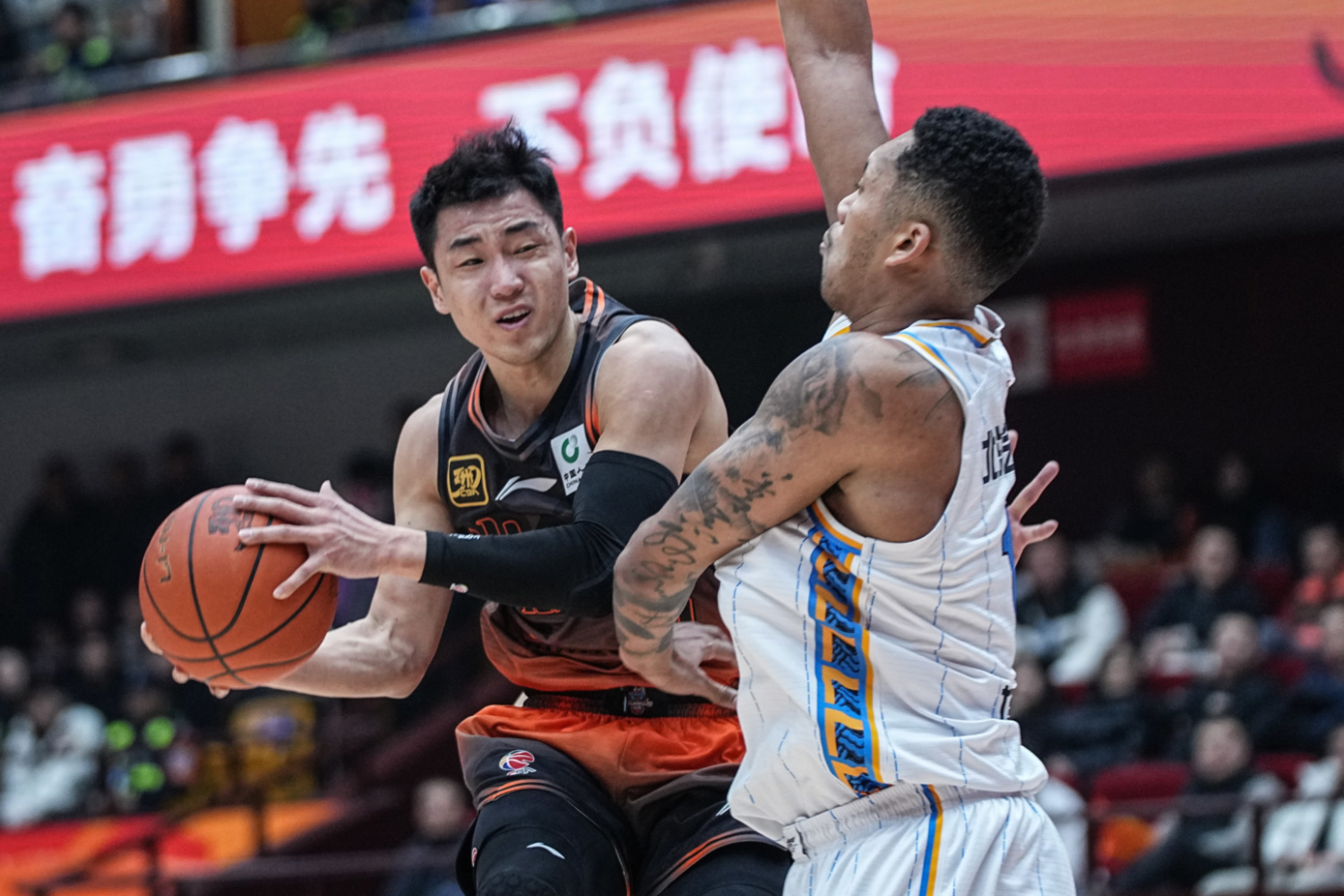 陕西男篮主场绝杀福建,豪取胜利 陕西男篮主场绝杀福建,豪取胜利