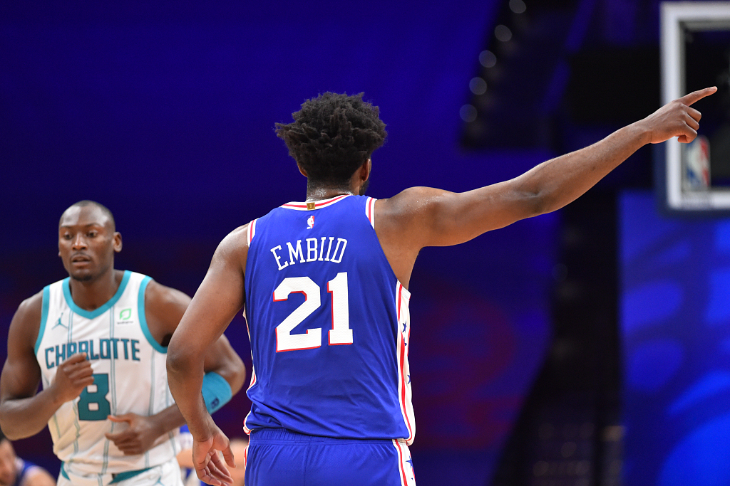 猛龙击败76人,卫冕冠军连胜领跑 猛龙击败76人,卫冕冠军连胜领跑